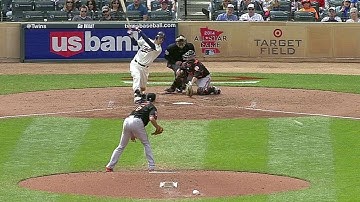 BAL@MIN: Mauer brings home Dozier with base hit