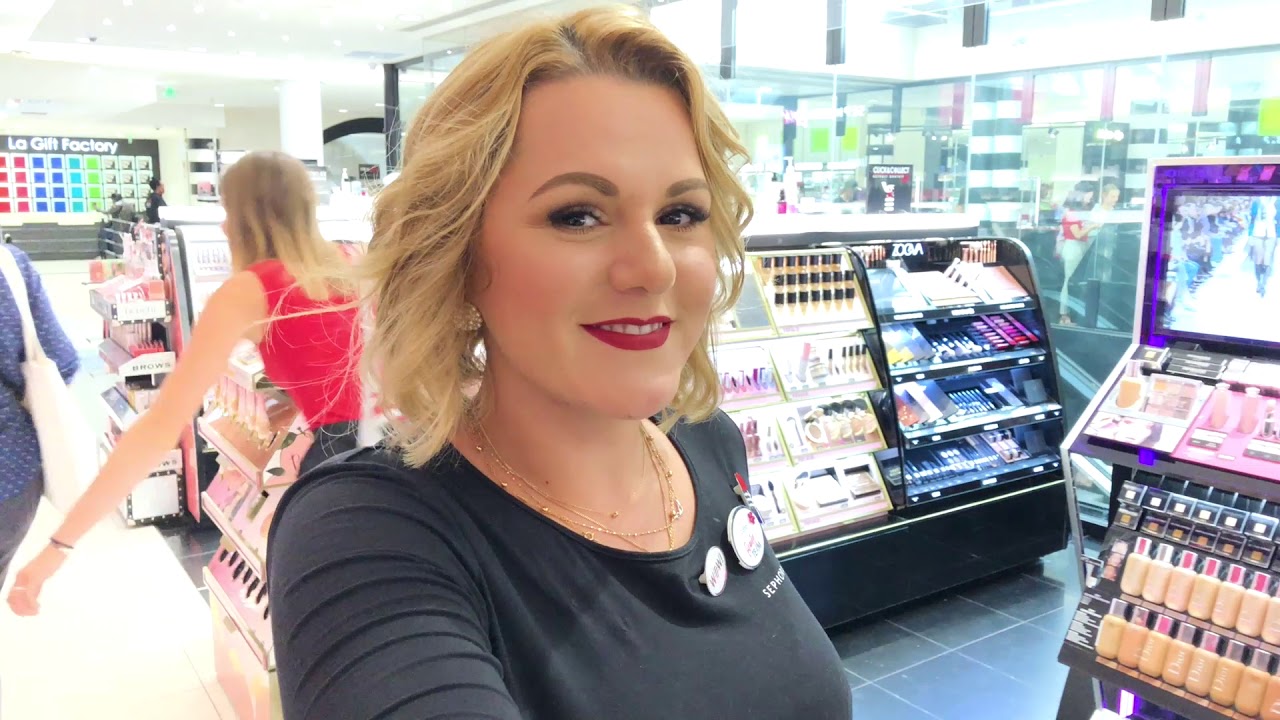 Katia - conseillère de vente chez Sephora
