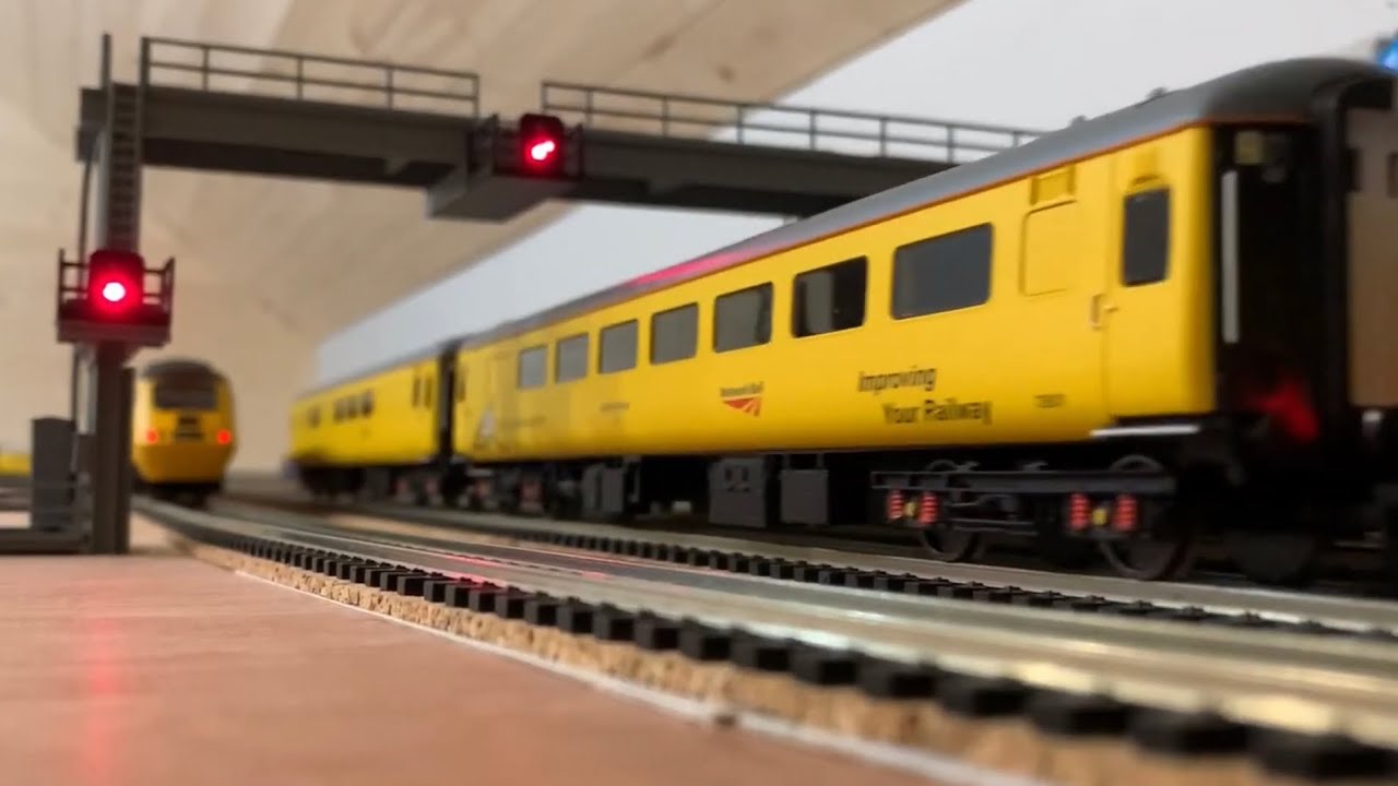 Hornby Network Rail MK2F Coaches R4928 & R4901 with Hornby Class 60