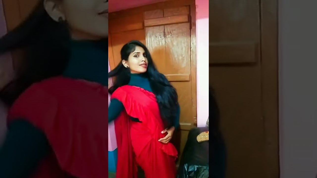 Aankh main gajra baal main gajra