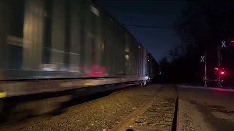 CSX 3372? ET44AH leads CSX M301 going super fast at Piscataway 