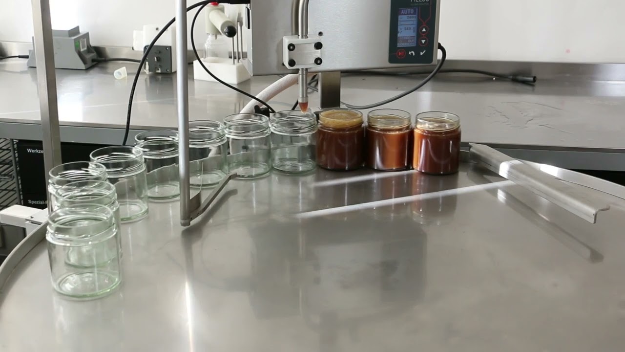 Abfüllmaschine / Filling Machine - Fillogy® Liquid S Auto M -  Bratensauce / meat sauce