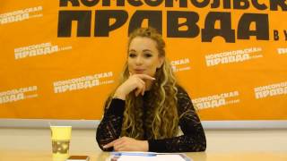 певица, ведущая шоу певица, ведущая шоу