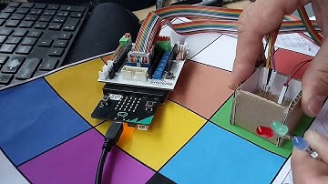 BBC microbit & hyperduino simple colour sensor