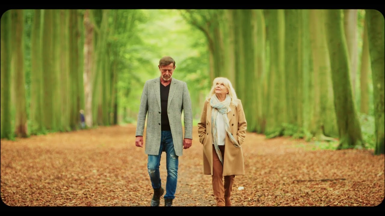 在 YouTube 上观看 Mieke & Bandit - Even uit elkaar