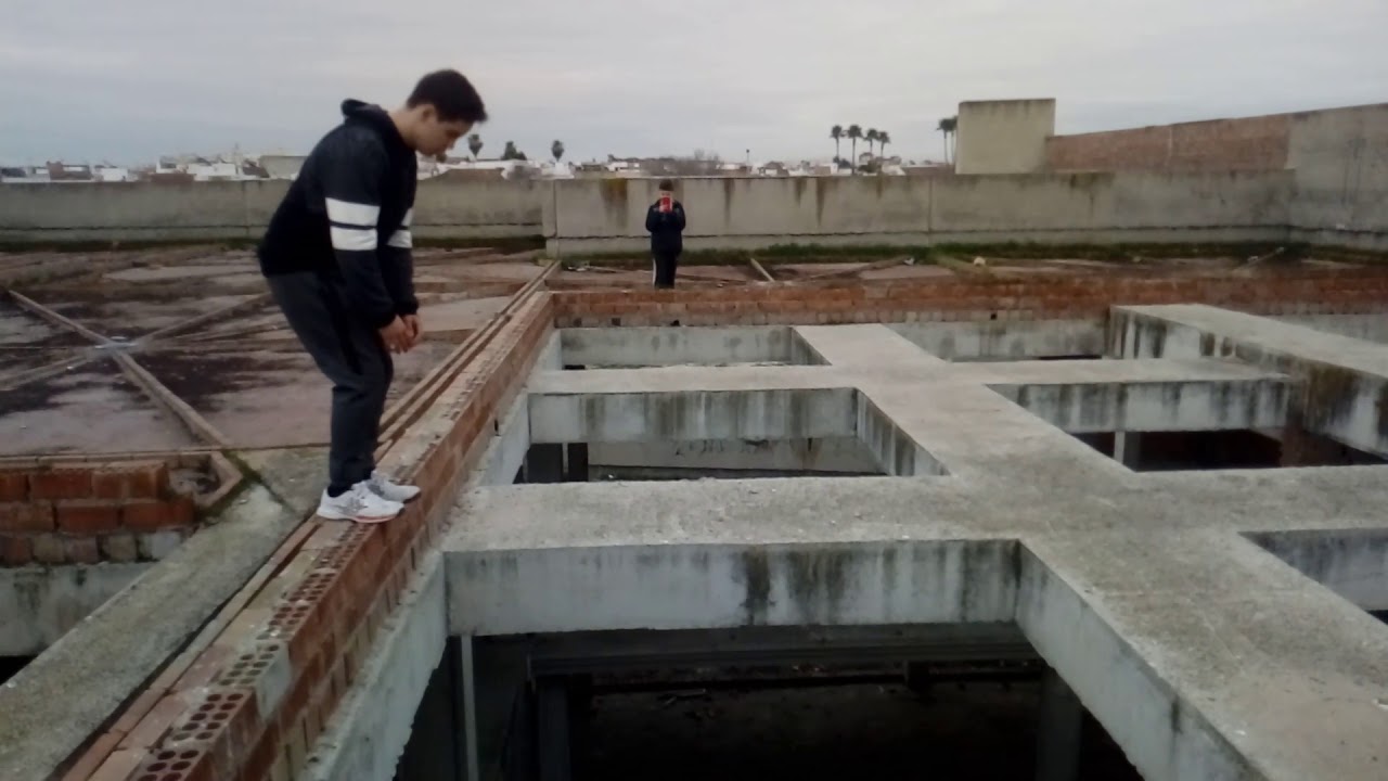 Salto enorme en pisos abandonados
