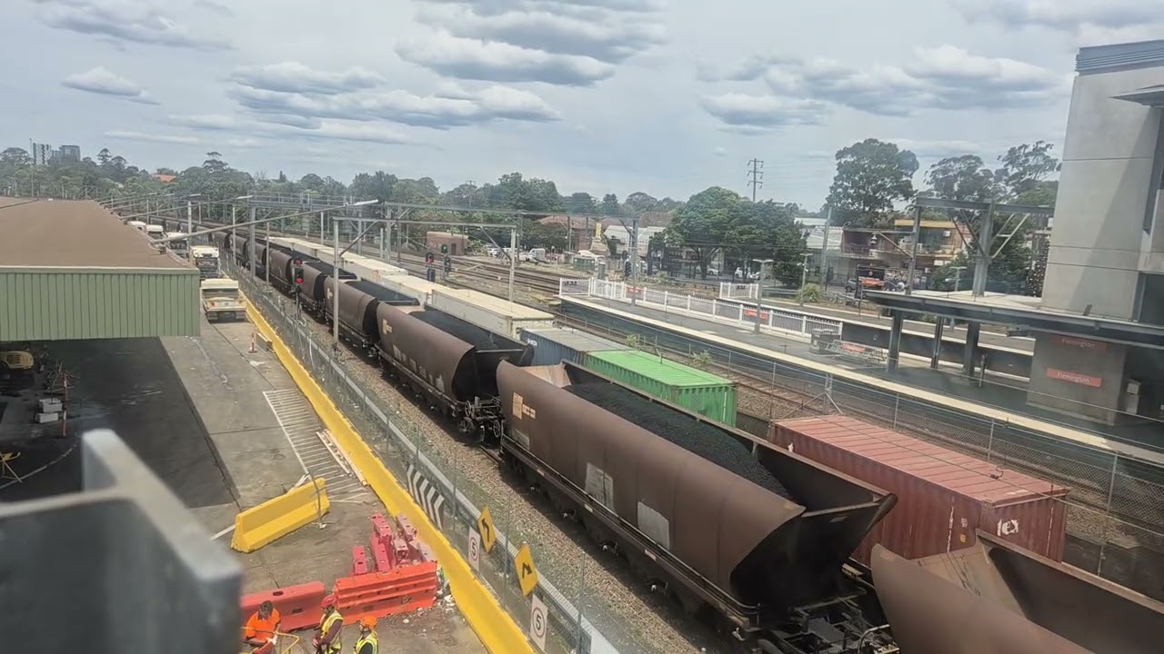 CEY001 006 MRL005 pass CF4403 PHC002 001 pass flemington Station in November 2025