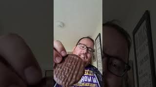 Trying Club Mint Flavoured McVities Digestives #digestivebiscuits #tryingfood #shorts #mcvities