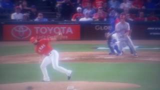 Nick Martinez starts a 1-3 double play after no-look great catch