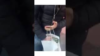 A Man Died In Corona Wrote His Will That His Friend Should Shower All His Money In Public Place