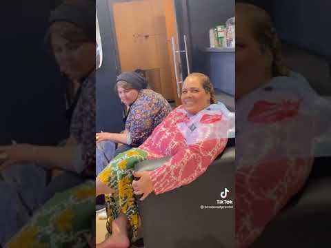 ام نور تعمل باديكير في الكوافير آخر حلاوة