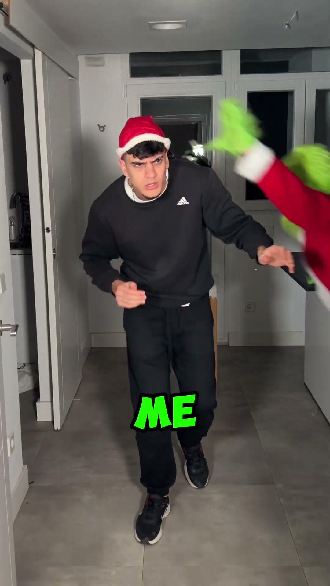 El GRINCH me OCULTA algo muy SOSPECHOSO! *le capturo*