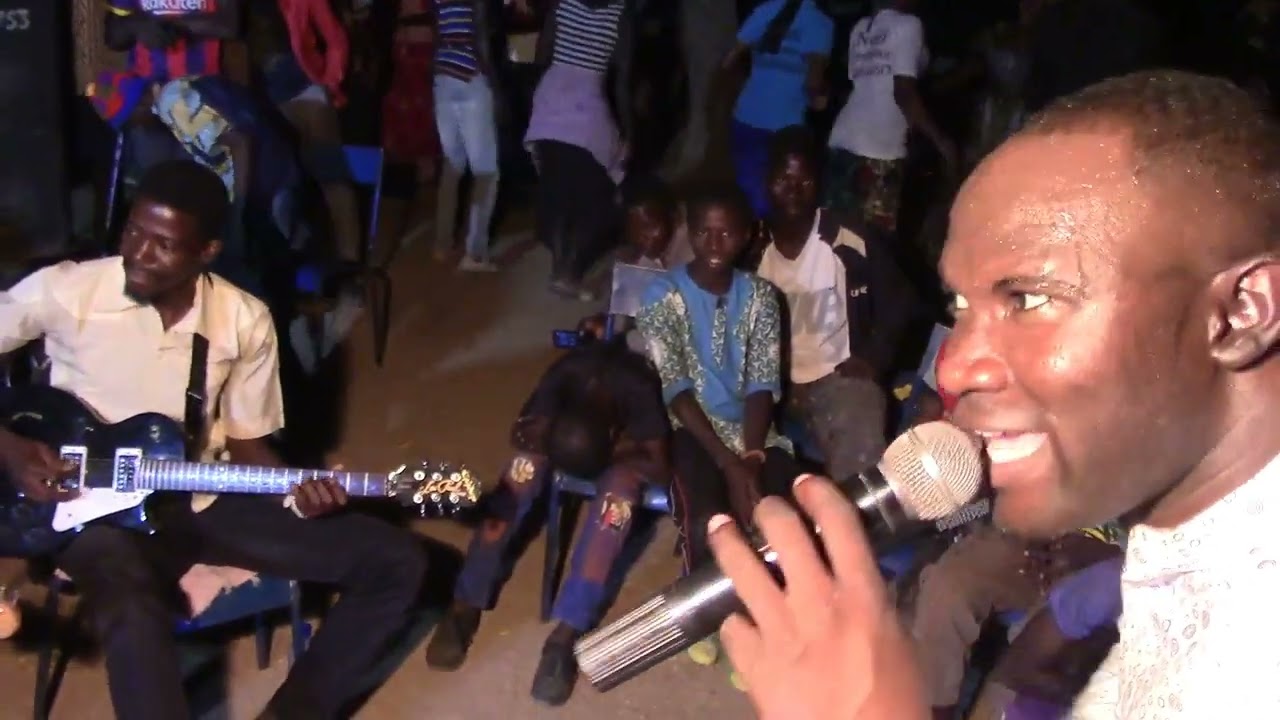 Chantre Gedéon Dao à Sebanso. Titre: mussow fasa