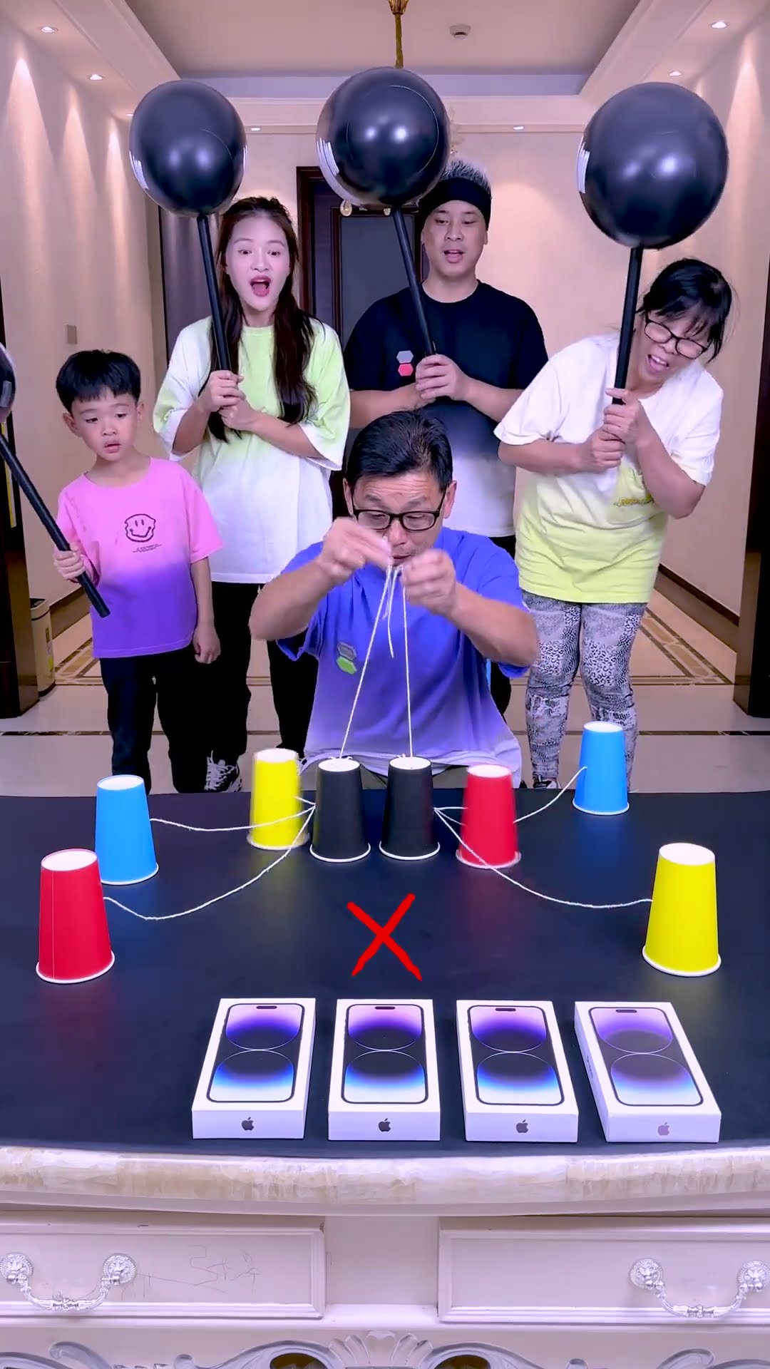 रंग मिलान चुनौती, बहुत रोमांचक, इसे बाद के लिए सहेजें#Funnyfamily#Partygames#Shorts