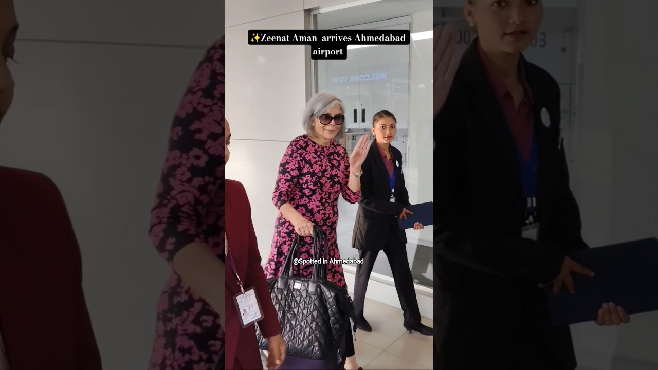 💞legendary actress Zeenat aman spott At airport 