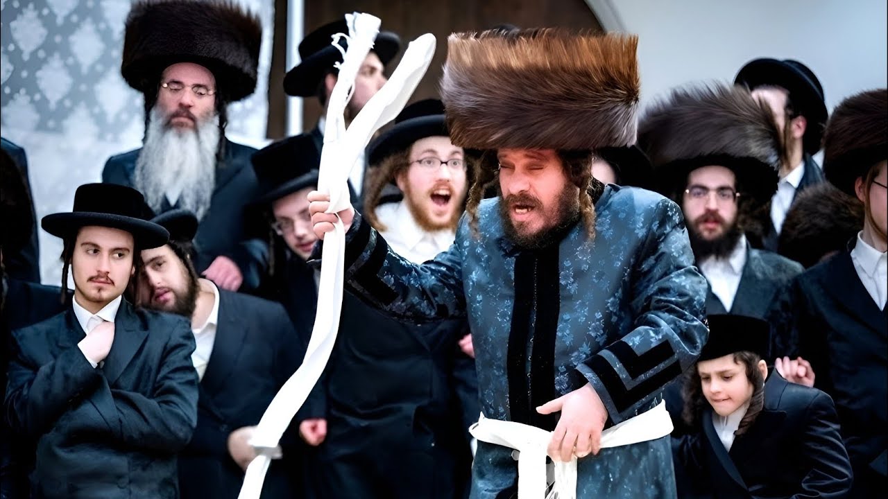 Kretchnif Kfar Ata Rebbe Dancing Mitzvah Tantz | האדמו״ר מקרעטשניף כפר עטה בריקוד מצוה טאנץ