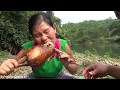 Primitive Technology - How to make primitive Trap on Tree and cooking chicken - Eating delicious