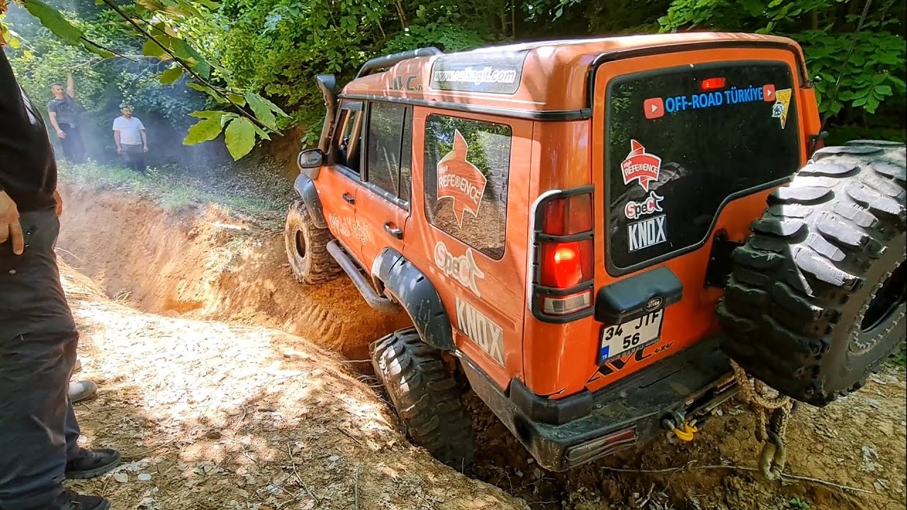 Тд дискавери. Land Rover Defender служба спасения. Дискавери 5. Машины офф роуд тобой. Extreme off Road принт.