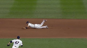 CLE@MIN: Mauer robs Aviles of a hit with diving stop