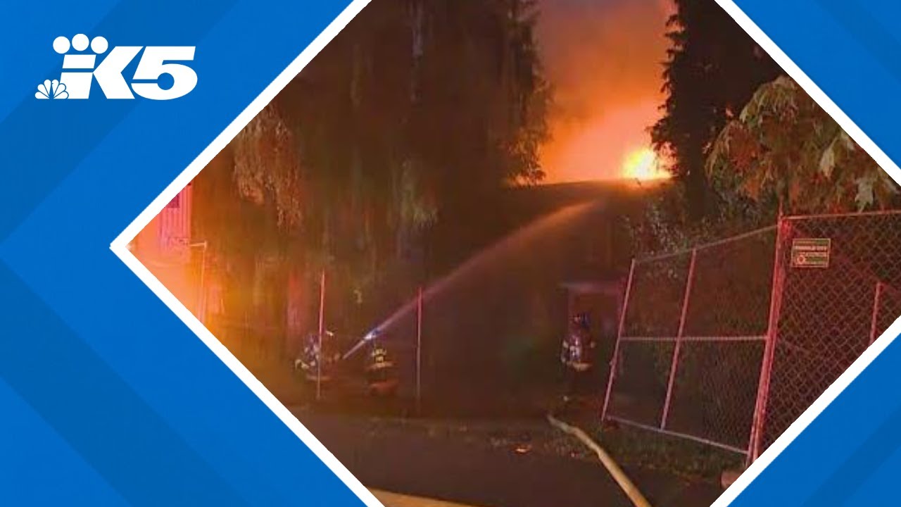 Crews battle 2-alarm vacant building fire in Seattle - YouTube