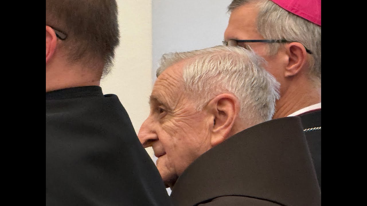 Dr. Martos Levente Balázs, a Központi Szeminárium rektora köszönti Dr. Barsi Balázs OFM atyát