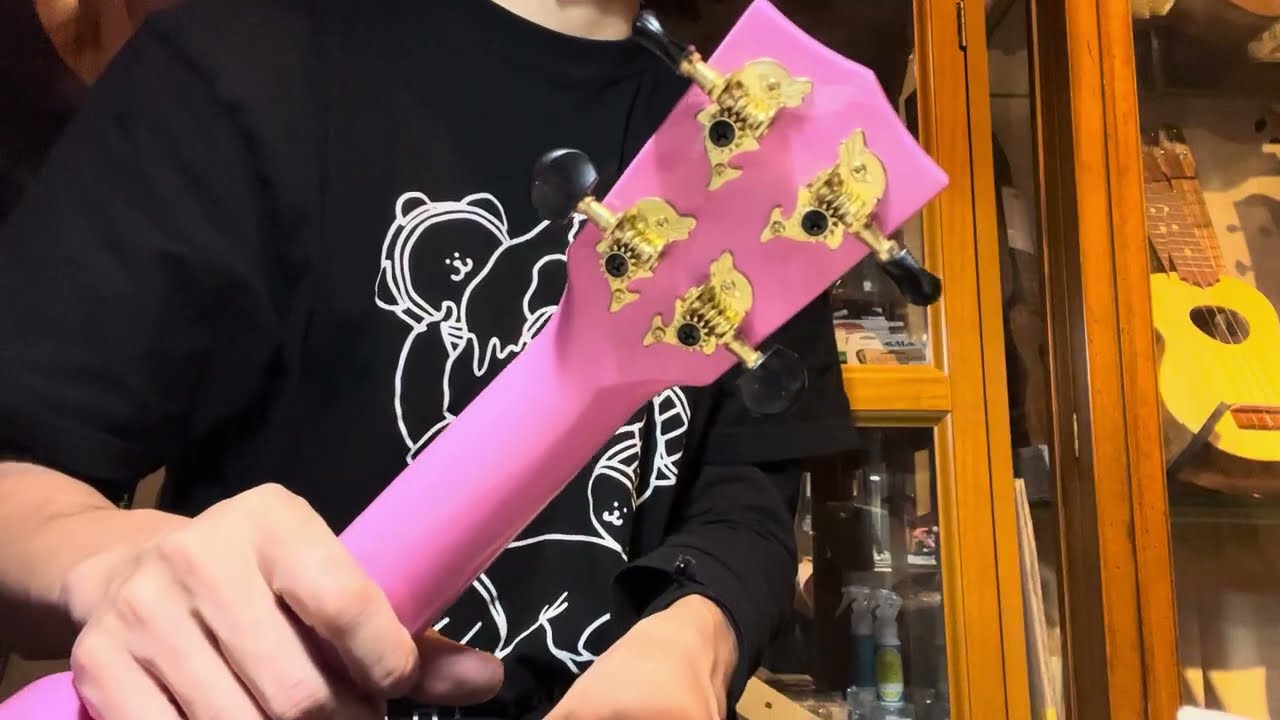 MAHALO Soprano Ukulele MR1 Rainbow Series Review - YouTube