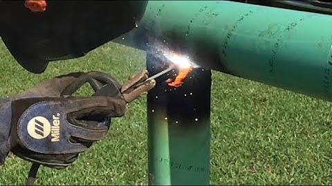 BUILDING A NEW HITCHING POST