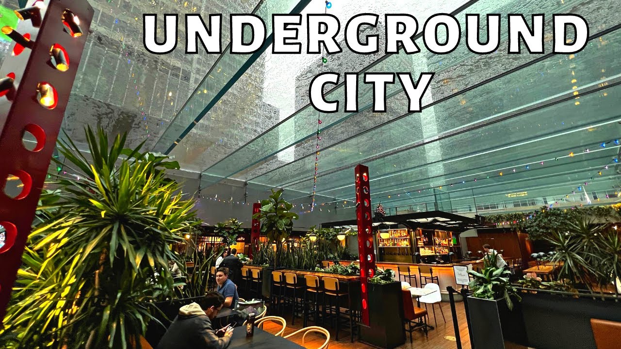 Montreal's Underground City : Walking from Montreal Central Station to Eaton Centre in December 2022