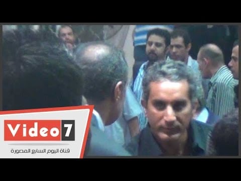 بالفيديو أول ظهور لباسم يوسف فى عزاء باسم صبرى