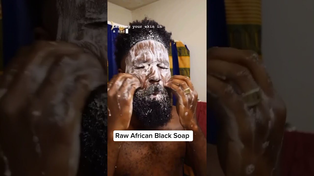 Неровный тон кожи и стойкие пятна? Африканское черное мыло способствует очищению кожи. 