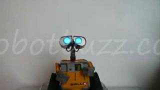 Test Wall-E i-Dance - test du bouton marche - robotbuzz.fr