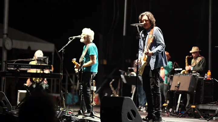 Little Feat performs favorite song and crowd goes ...