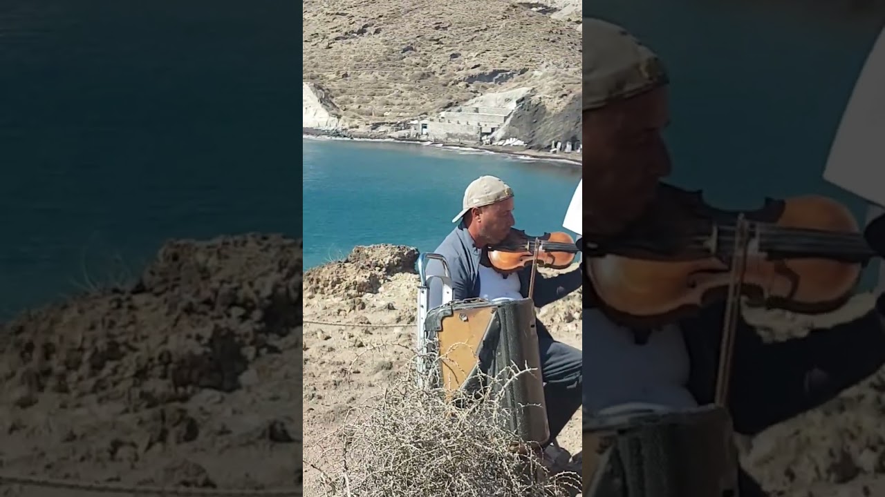# violinist#redbeach#santorine #GREECE 2024
