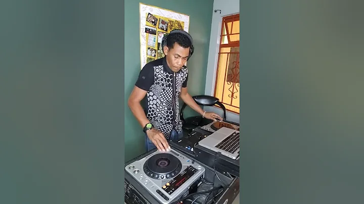 Howie tee Dancing Tunes