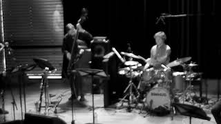 Download Lagu Een ogenblik geduld a.u.b. || C.B.G 10 YEARS OF MUSIC @ Bimhuis MP3 Download Lagu Een ogenblik geduld a.u.b. || C.B.G 10 YEARS OF MUSIC @ Bimhuis MP3