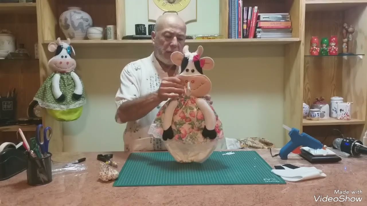 Dispensador de bolsas con vaca