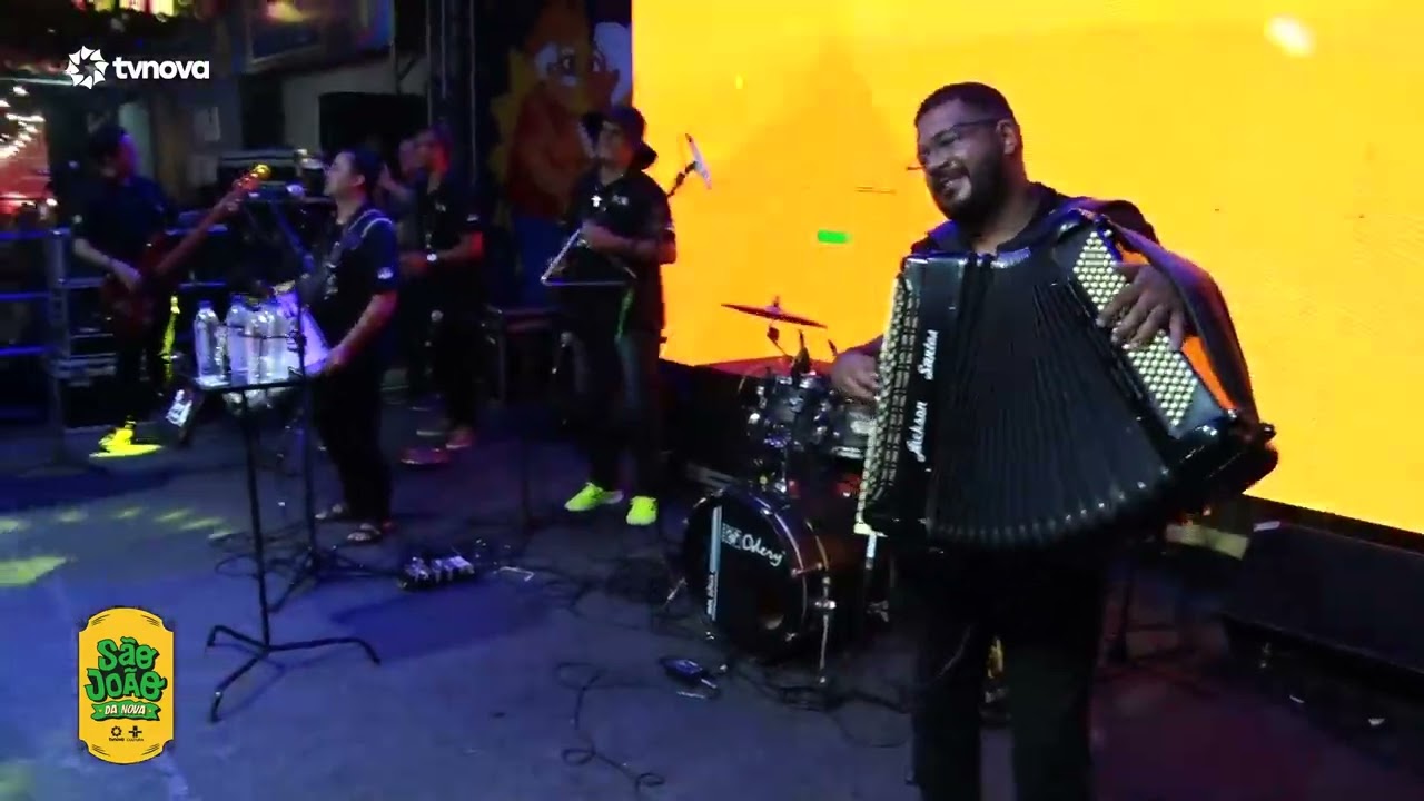 Scent of the Accordion at the Train Station Pole | #SãoJoãoTVNova