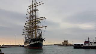 Le Kruzenshtern Fait Son Entrée Dans Le Port De Sète