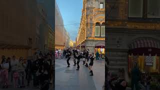 Танец красивых девушек на Красной площади - Dancing beautiful girls on Red Square