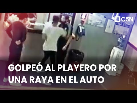 LOCURA en un GARAGE: un JOVEN DEJÓ INCONSCIENTE al PLAYERO