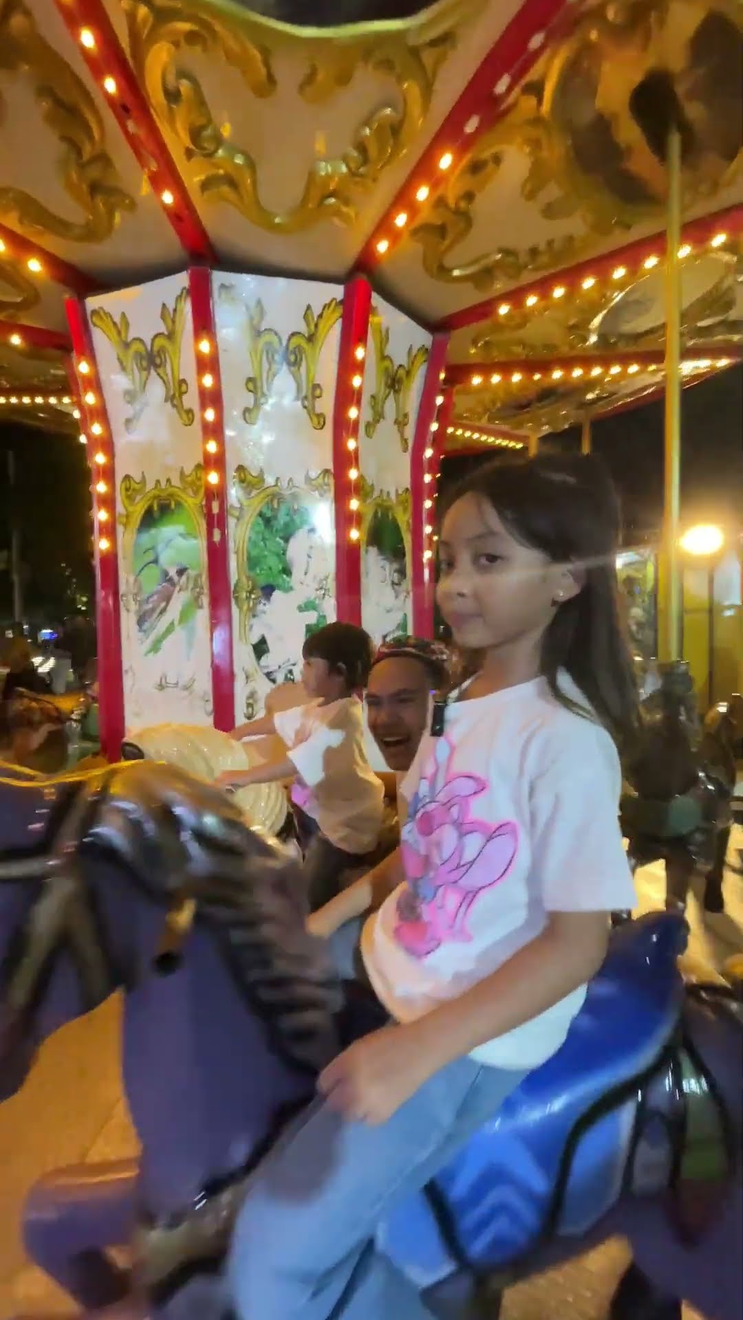 PERTAMA KALI LEIKA RING A RING DI CAROUSEL ? SIAPA YANG PERNAH COBAIN?? #leika #shorts