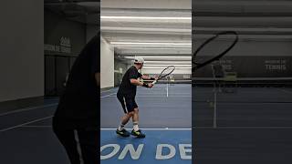 코치님께 포핸드 레슨 받는 중. 리듬감 있는 부드러운 스윙을 기억하기. #hit #the #top #tennis #테니스 #shorts #forehand #swing #coach