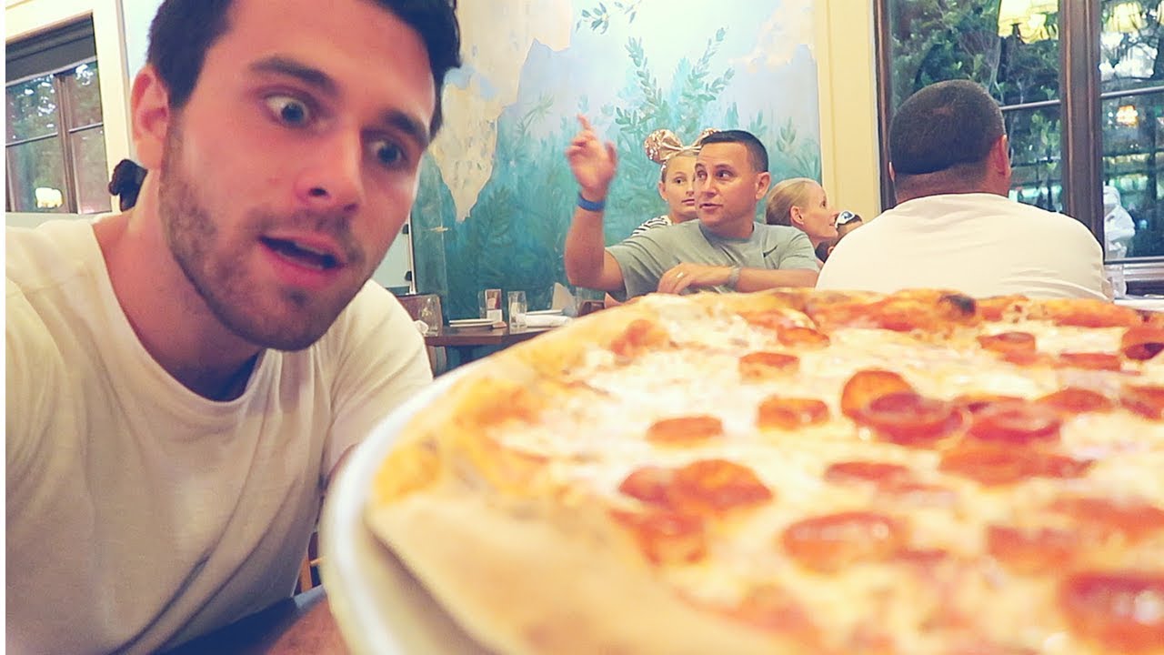 BEST PIZZA AT DISNEY WORLD!