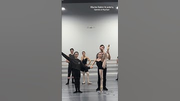 😳🫣 #ballerina #dance #ballet #balletclass #ballerinas #dancer #balletdancer #ballerinalife #viral