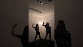 With a simple light change, anything can "GO HARD"💕🐶🦄 #TWICE #트와이스 #JIHYO #지효 #JEONGYEON #정연 #GOHARD