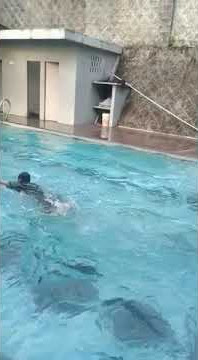 kebanyakan gaya si jadi melorot deh tuh celana😁😁