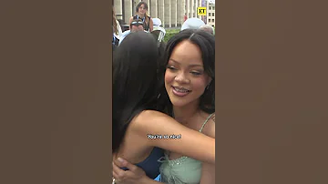 The Adorable Moment Rihanna Meets A Fan Mid Interview Rihanna Thesmurfs Rihannanavy 