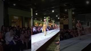 Fashion Show Anne Avantie Payung Fantasi10