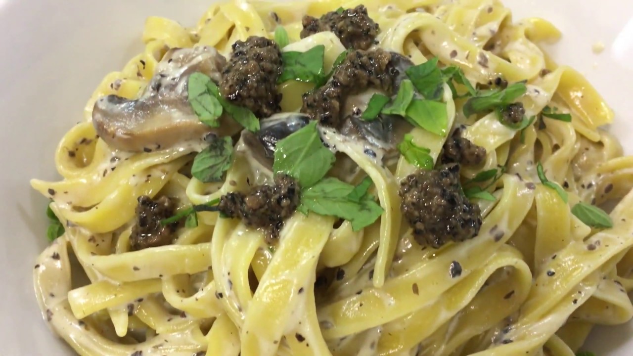Cooking lesson tagliatelle with truffle butter and summer truffle pate