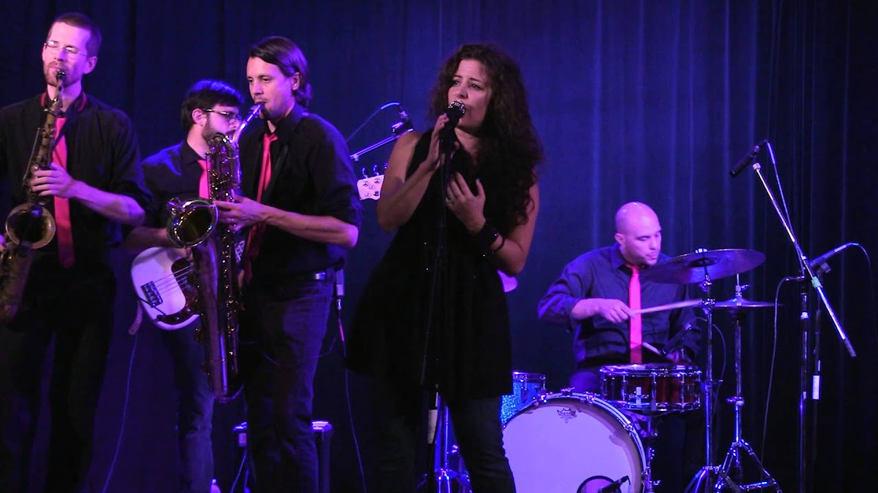 Amy Lynn & The Gunshow  (live) West Village Blues